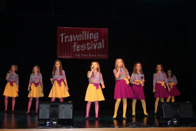 Mūsu skolas 5. klašu  popgrupa „Lai skan!” festivālā „Travelling festival” 2014 Tallinā